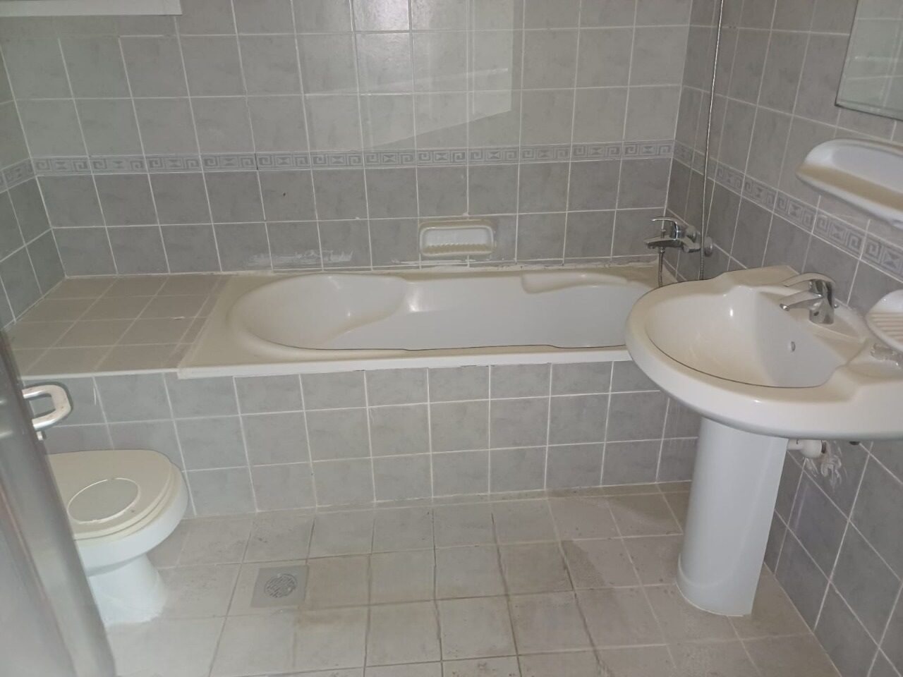Master Bathroom ADCP SP3B01 Apartment for Rent in Ghayati Al Dhafra Region